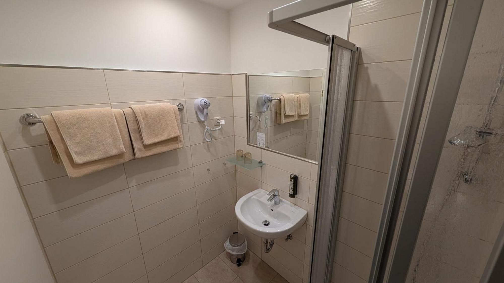 Hotel Am Bayrischen Platz ライプツィヒ エクステリア 写真
